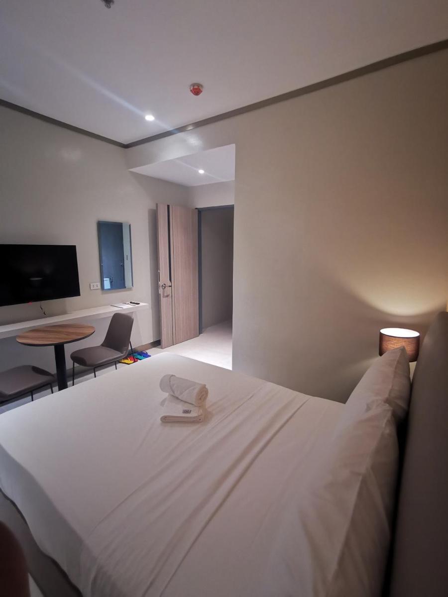 Yes Hotel Imus Cavite - Housity