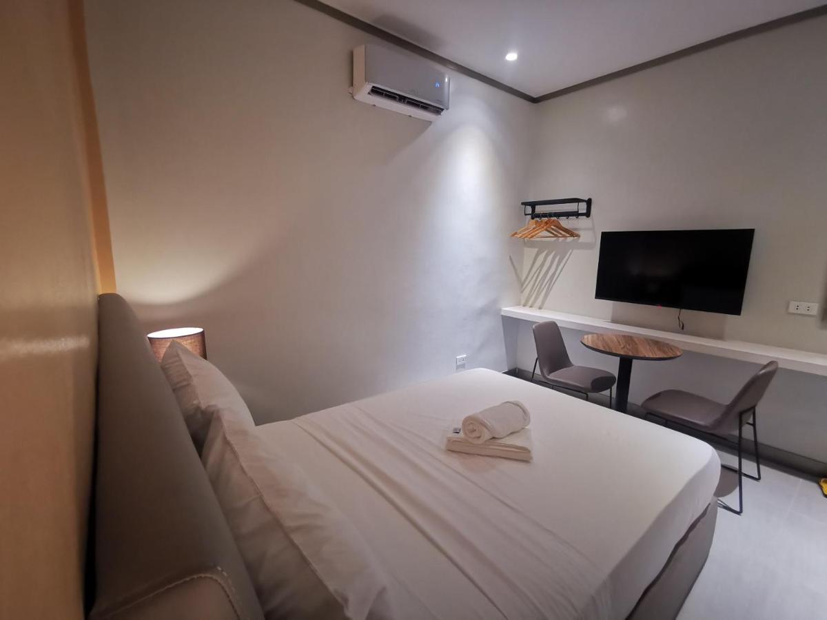 Yes Hotel Imus Cavite - Housity