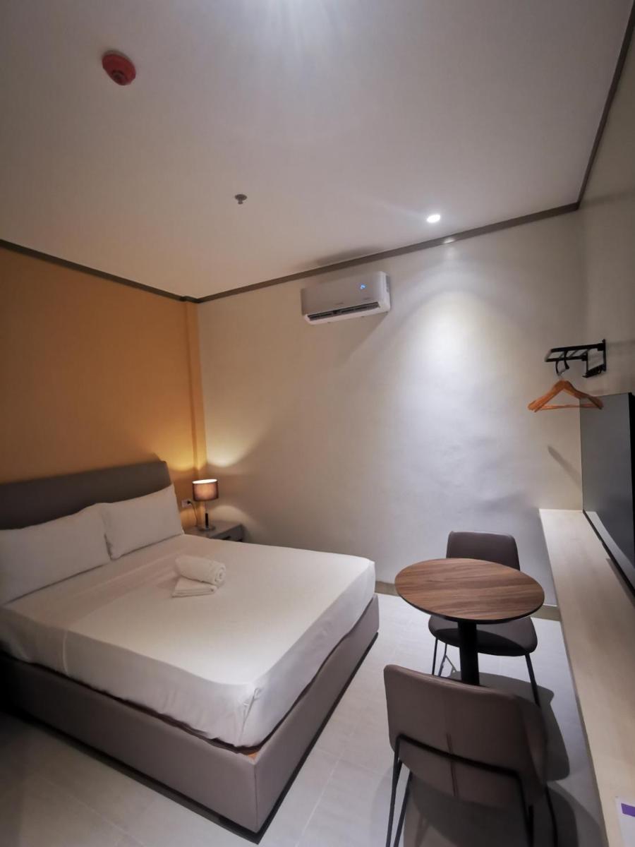 Yes Hotel Imus Cavite - Housity