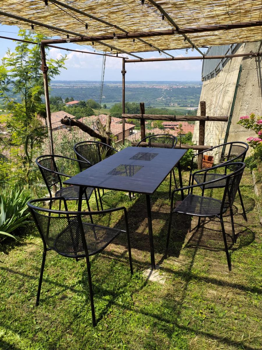 Casa Mantel Holiday Home Panoramic view in Langhe - Housity