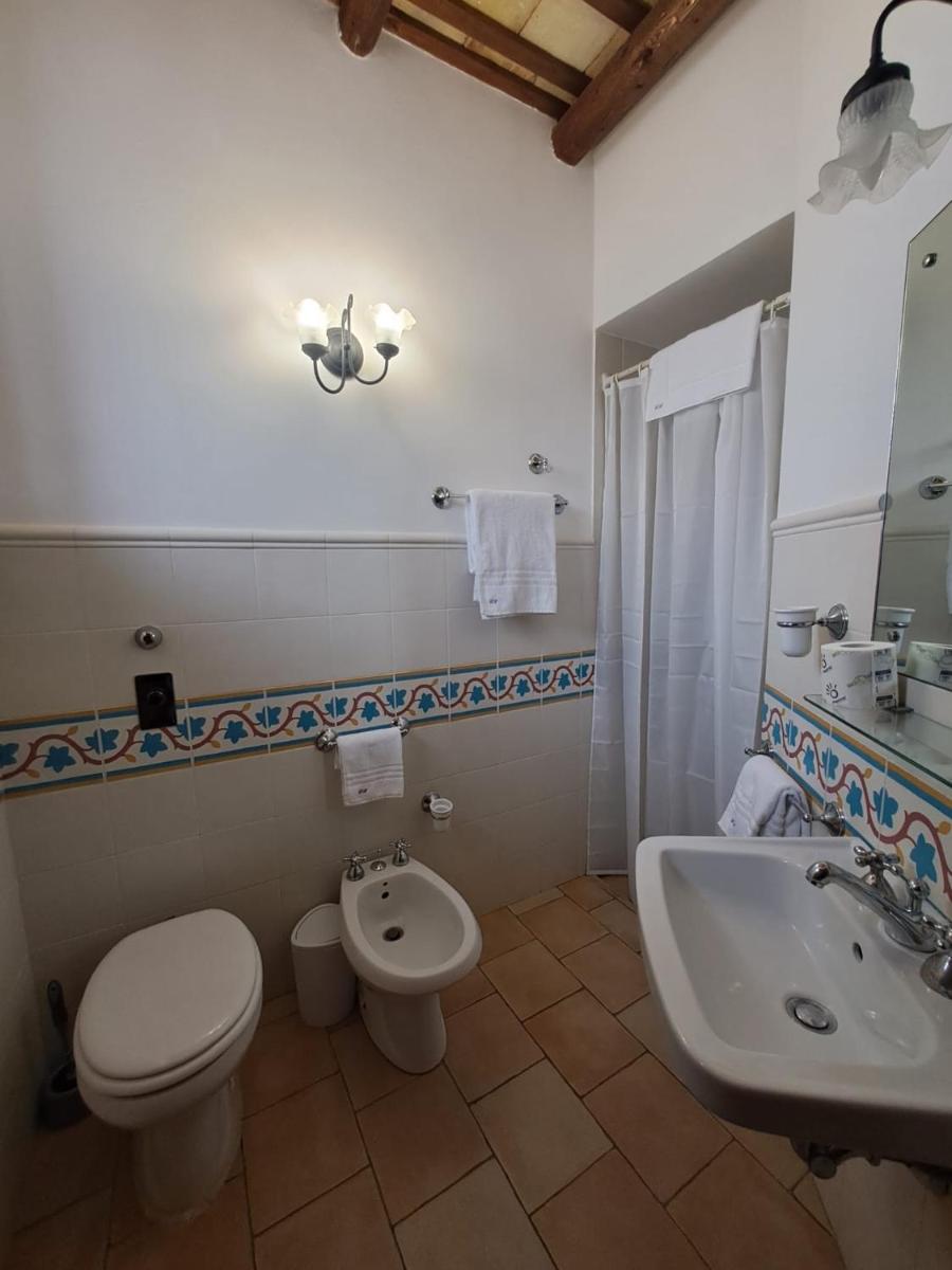 HOTEL Cala Buguto - Housity