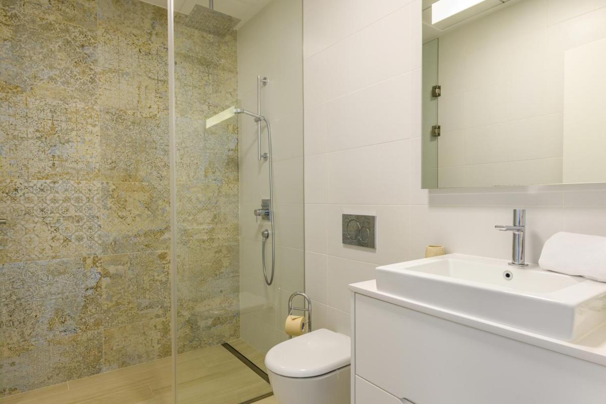Las Colinas Golf & Country Club Residences - Housity