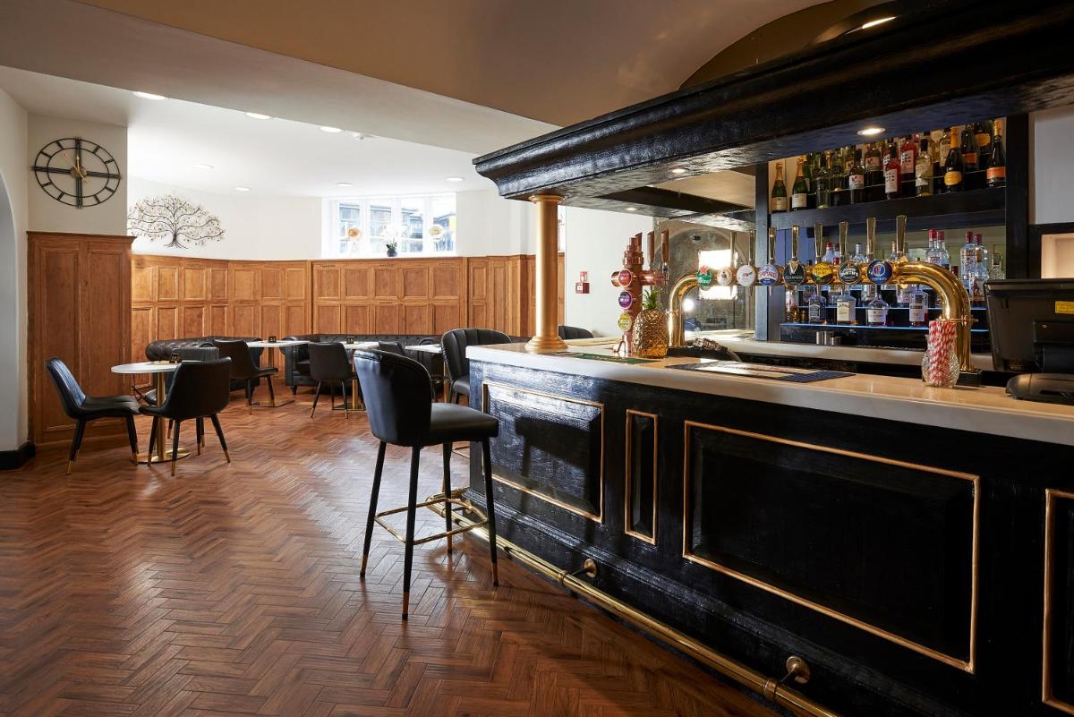 The Crown Hotel - Housity