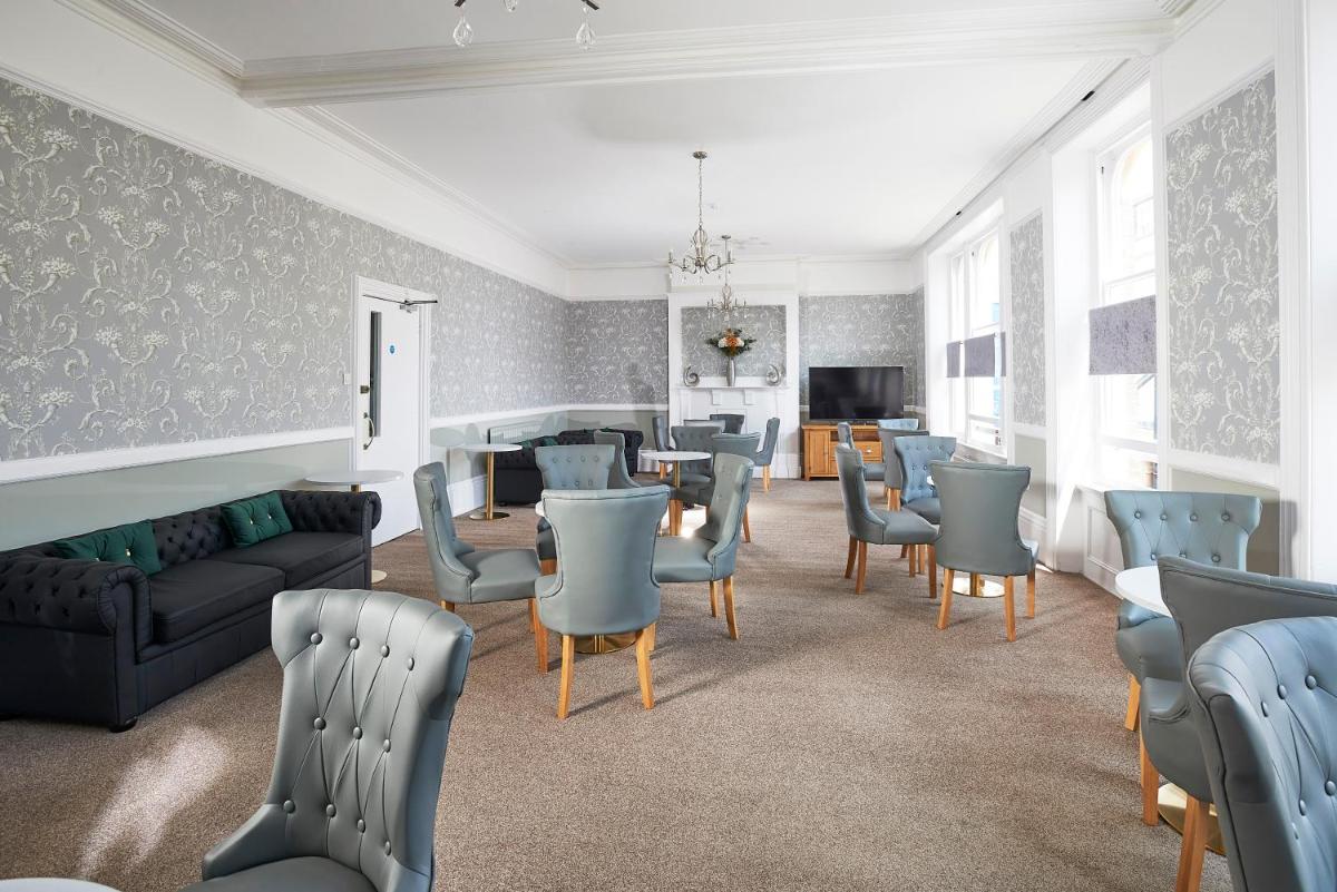 The Crown Hotel - Housity