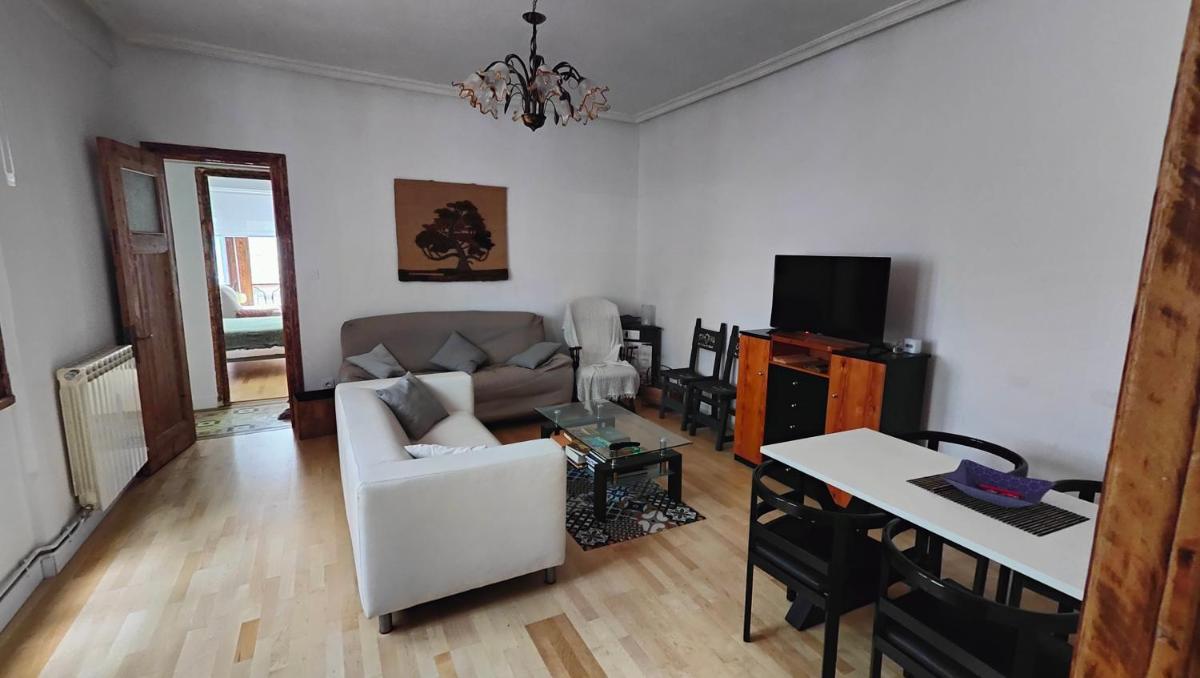 LAS LETRONAS - Housity