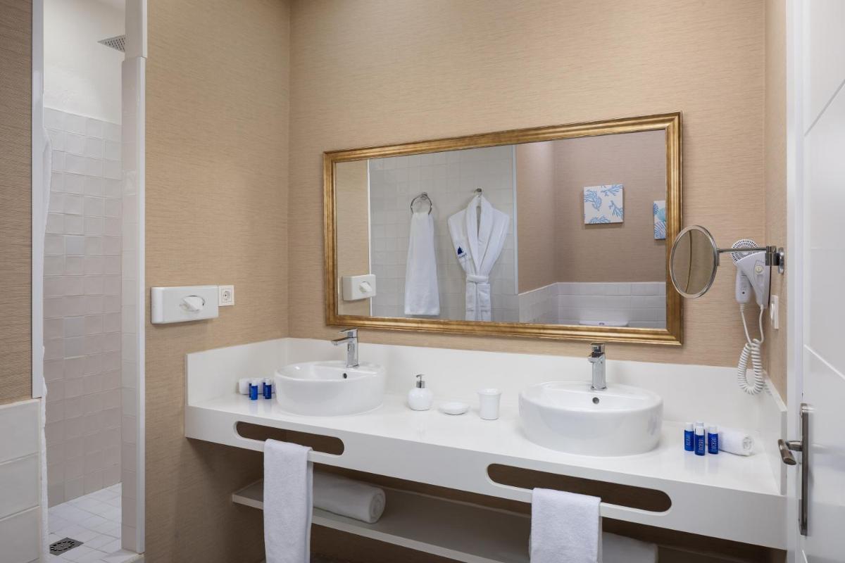 Un baño de Bahiazul Resort Fuerteventura