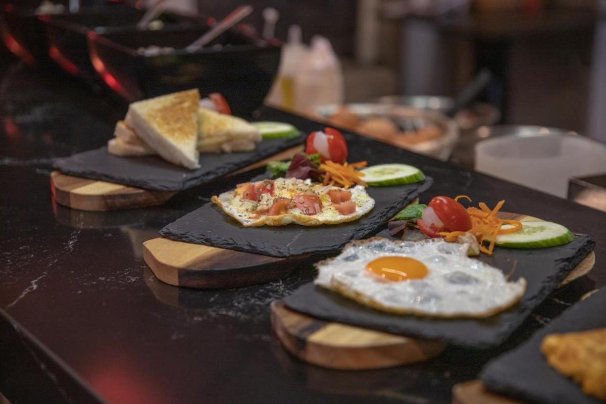 Comida en o cerca de este hotel