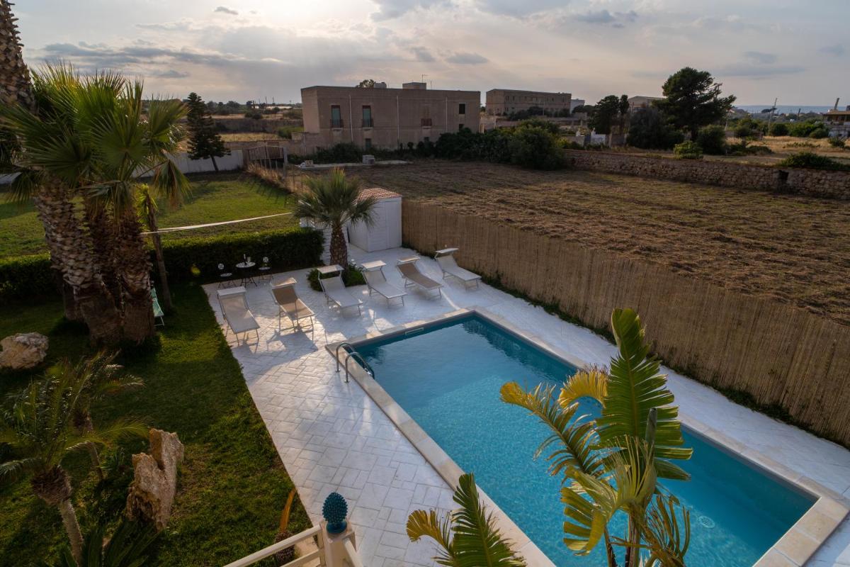 il CARRUBBO, alloggio in villa a Marzamemi - Housity