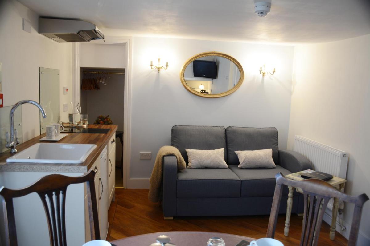 Pier View Self Catering Luxury Apartments - Housity