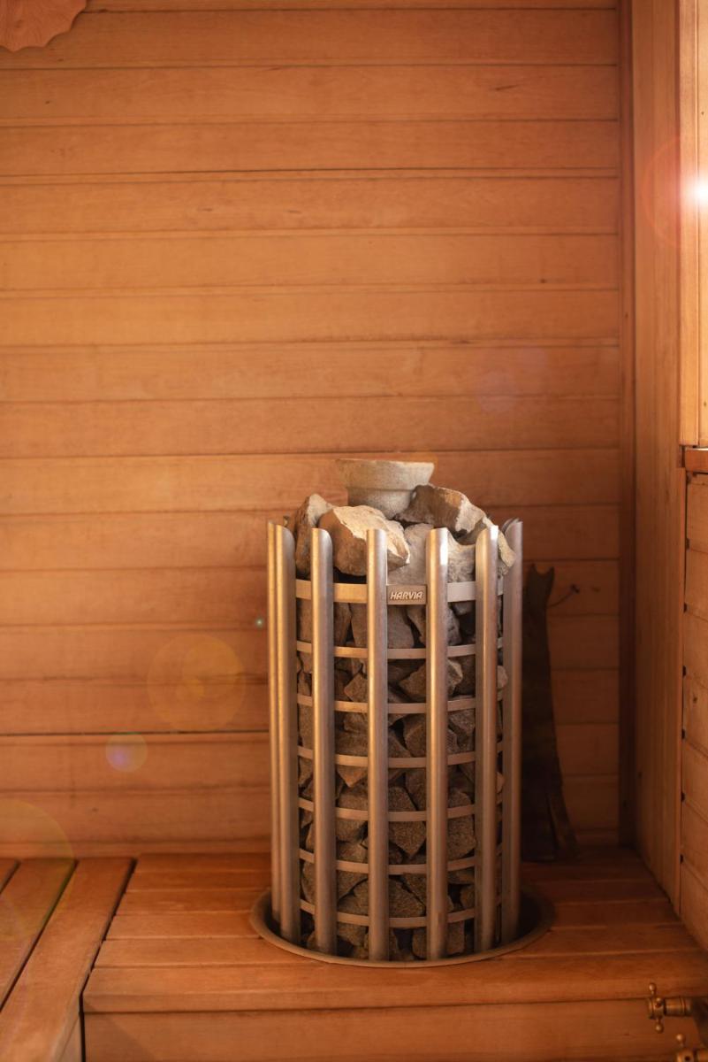 1 Bedroom Guest House with Sauna and Steam Room - Housity