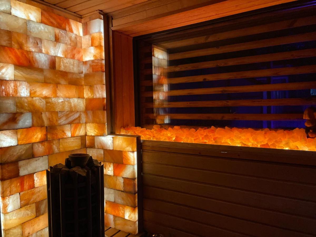 1 Bedroom Guest House with Sauna and Steam Room - Housity