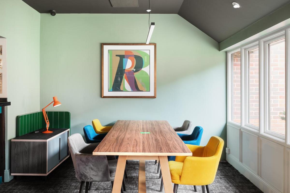 Holiday Inn Reading West, an IHG Hotel - Housity
