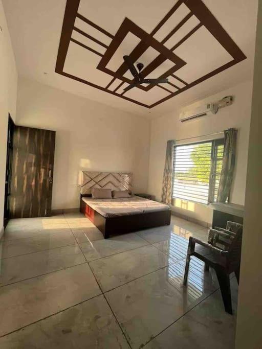Suitetrails - Guru Organic Farms Stay with pool - Near Panipat