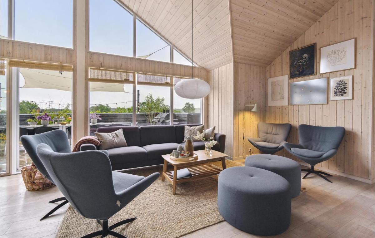 Amazing Home In Tisvildeleje With Sauna - Housity
