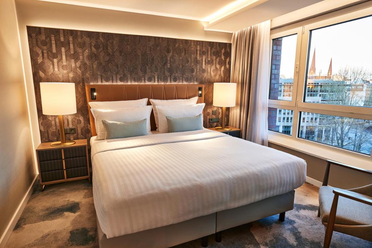 Ein Bett oder Betten in einem Zimmer der Unterkunft Steigenberger Hotel Hamburg Ein Bett oder Betten in einem Zimmer der Unterkunft Steigenberger Hotel Hamburg