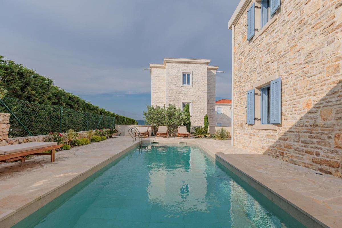 Seafront Villa Adriatica with pool - Housity