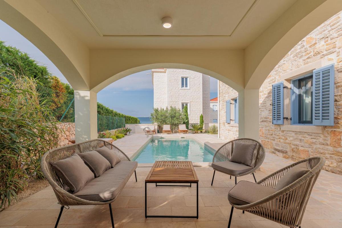 Seafront Villa Adriatica with pool - Housity
