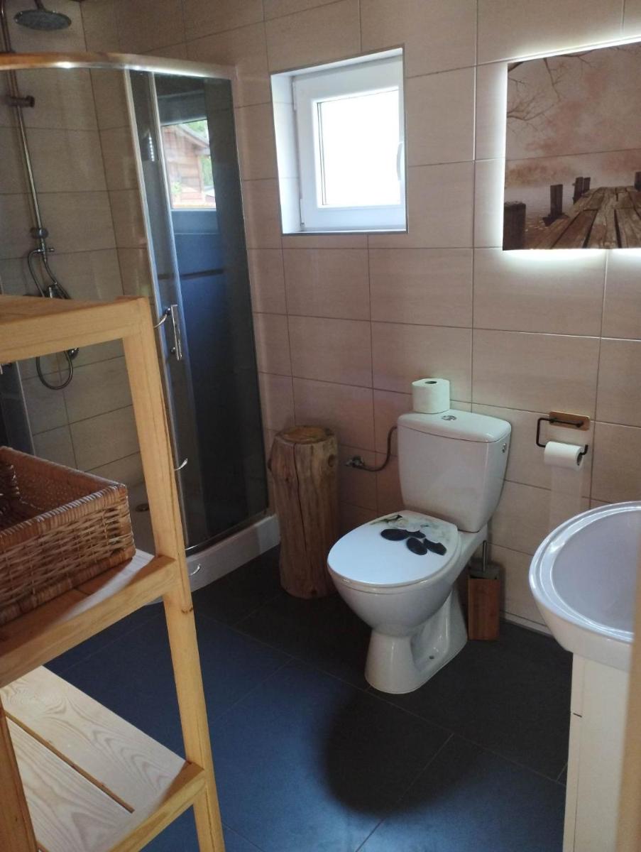 Osada nad żurawim stawem - Housity