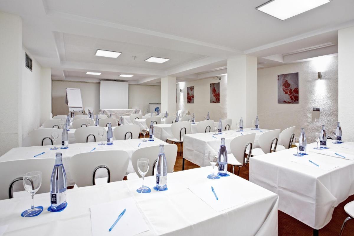 Un restaurante o sitio para comer en Grupotel Gran Vista & Spa