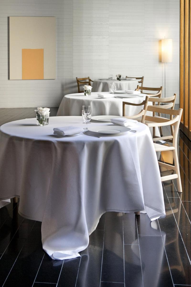 Un restaurante o sitio para comer en Atrio