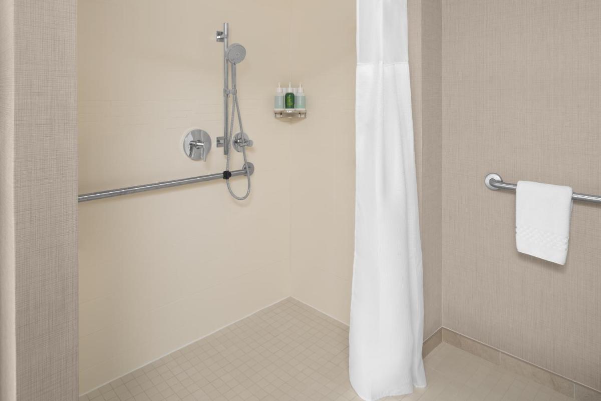 Residence Inn Long Island Holtsville - Housity