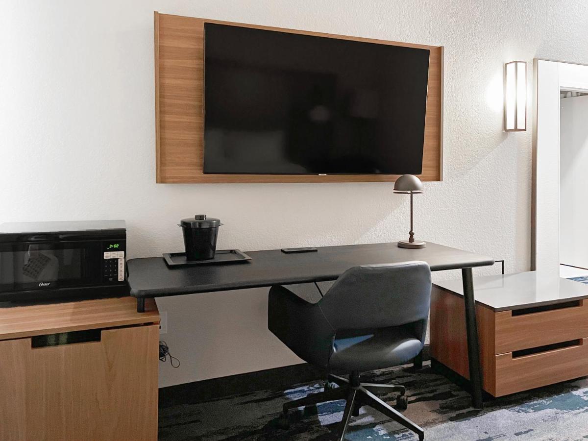 Fairfield Inn & Suites by Marriott Rogers - Housity