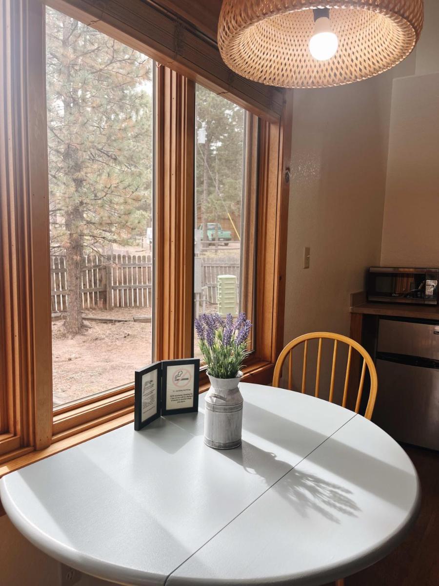 Cozy Cabin close to downtown Woodland Park - Housity