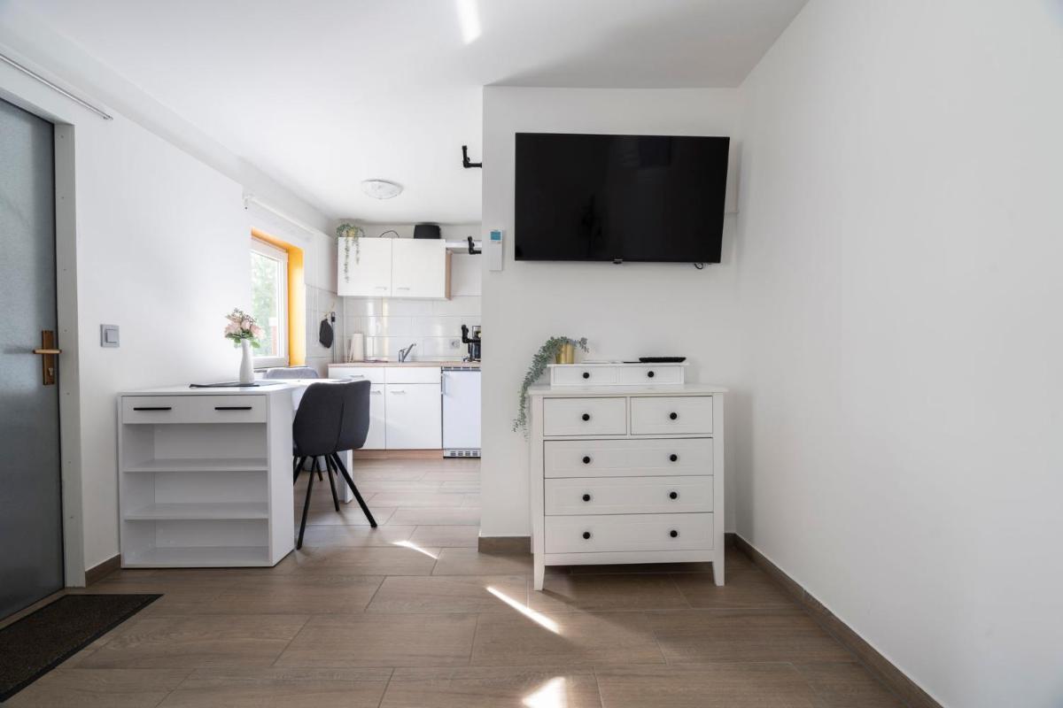 Tiny House direkt am See mit Grillecke - Housity