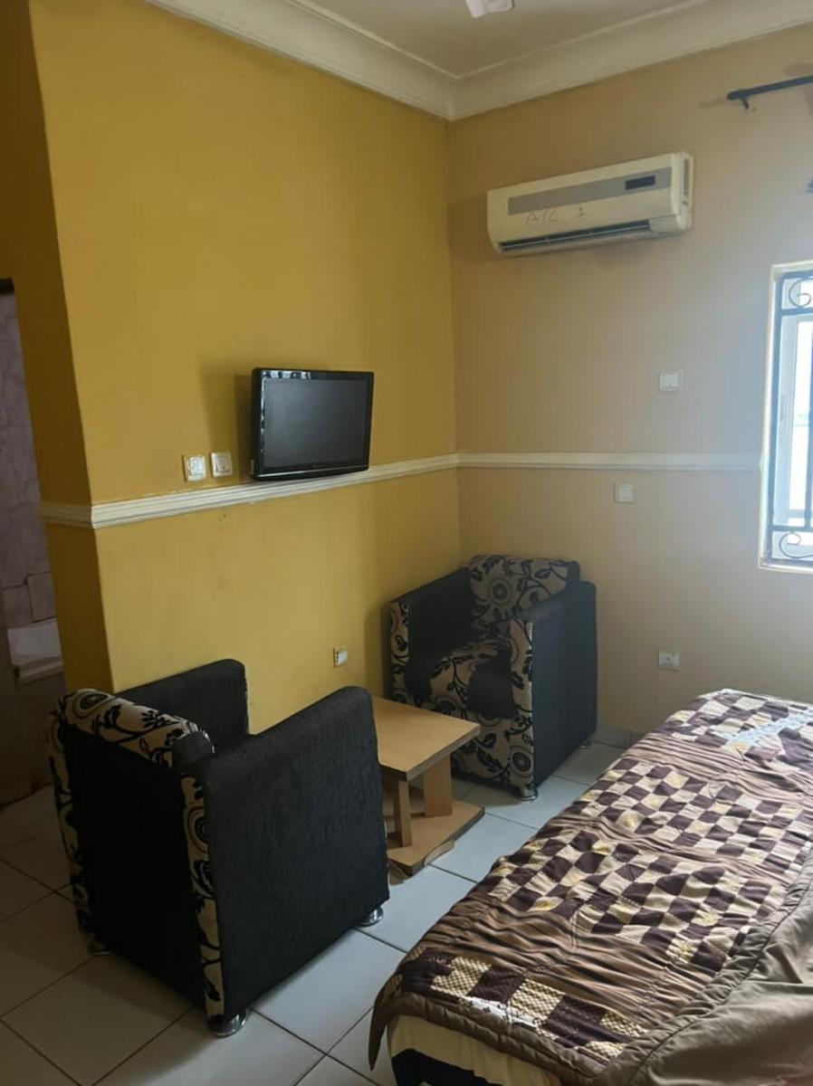 Happy halls N suites - Housity