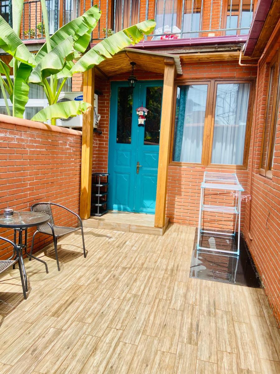 Suitetrails - 9 Borbalo Street Apartment with terrace