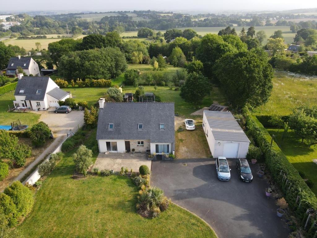 Ti Laouen Karaez - Housity