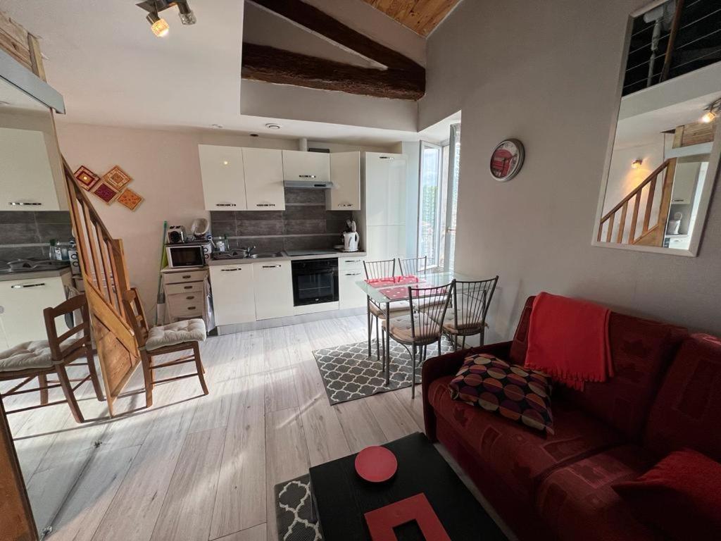 studio avec une mezzanine - Housity