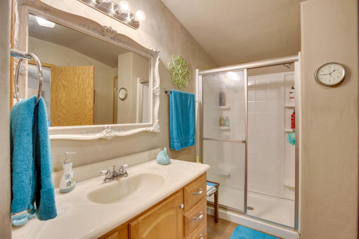 Cozy Lake Eufaula Hideaway with Fire Pit and Hot Tub! - Housity