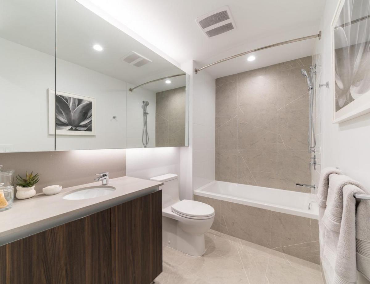 Spacious, Private, Modern 4 Bedroom House Plus Game Room - Housity