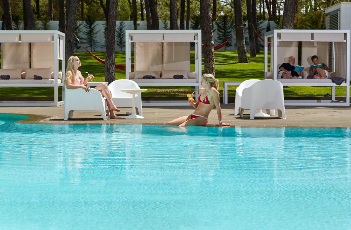 A piscina em ou perto de Alcazar Hotel & SPA