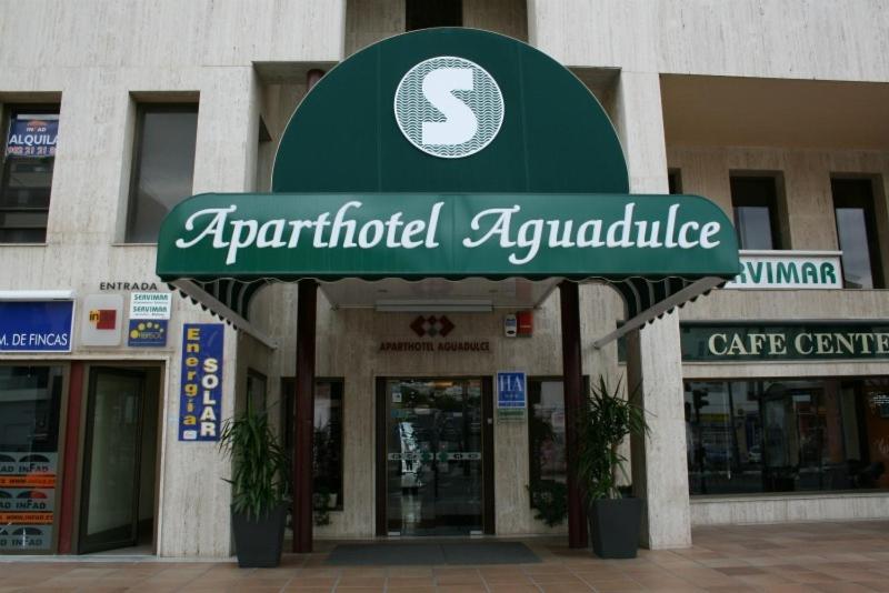 Apartahotel Aguadulce - Housity