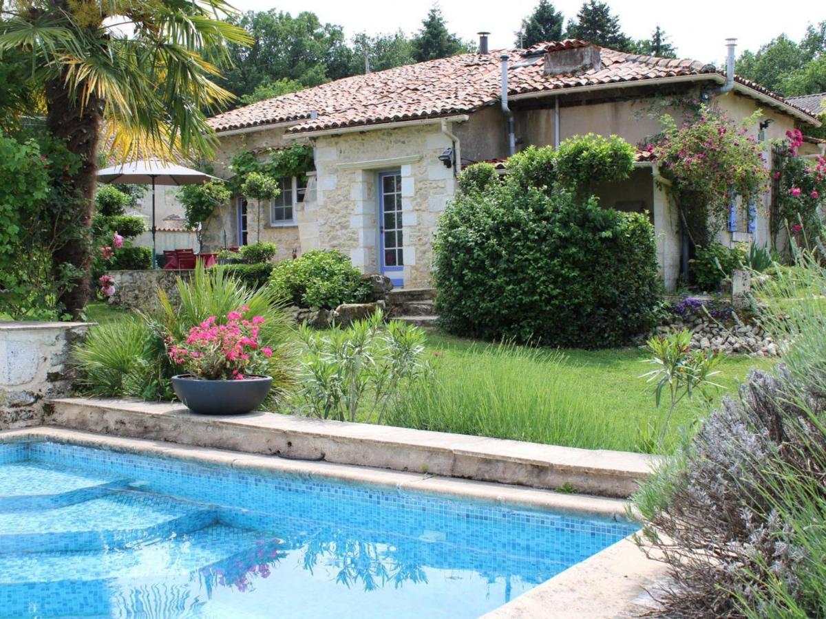 Gîte Brossac, 2 pièces, 2 personnes - FR-1-653-20 - Housity
