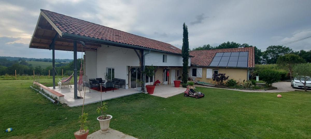 Maison avec piscine chauffée et pool house - Housity