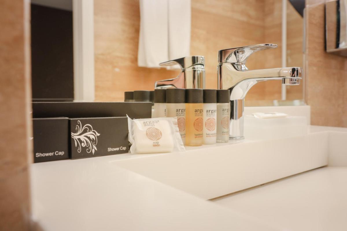 Opera Suite Hotel - Housity