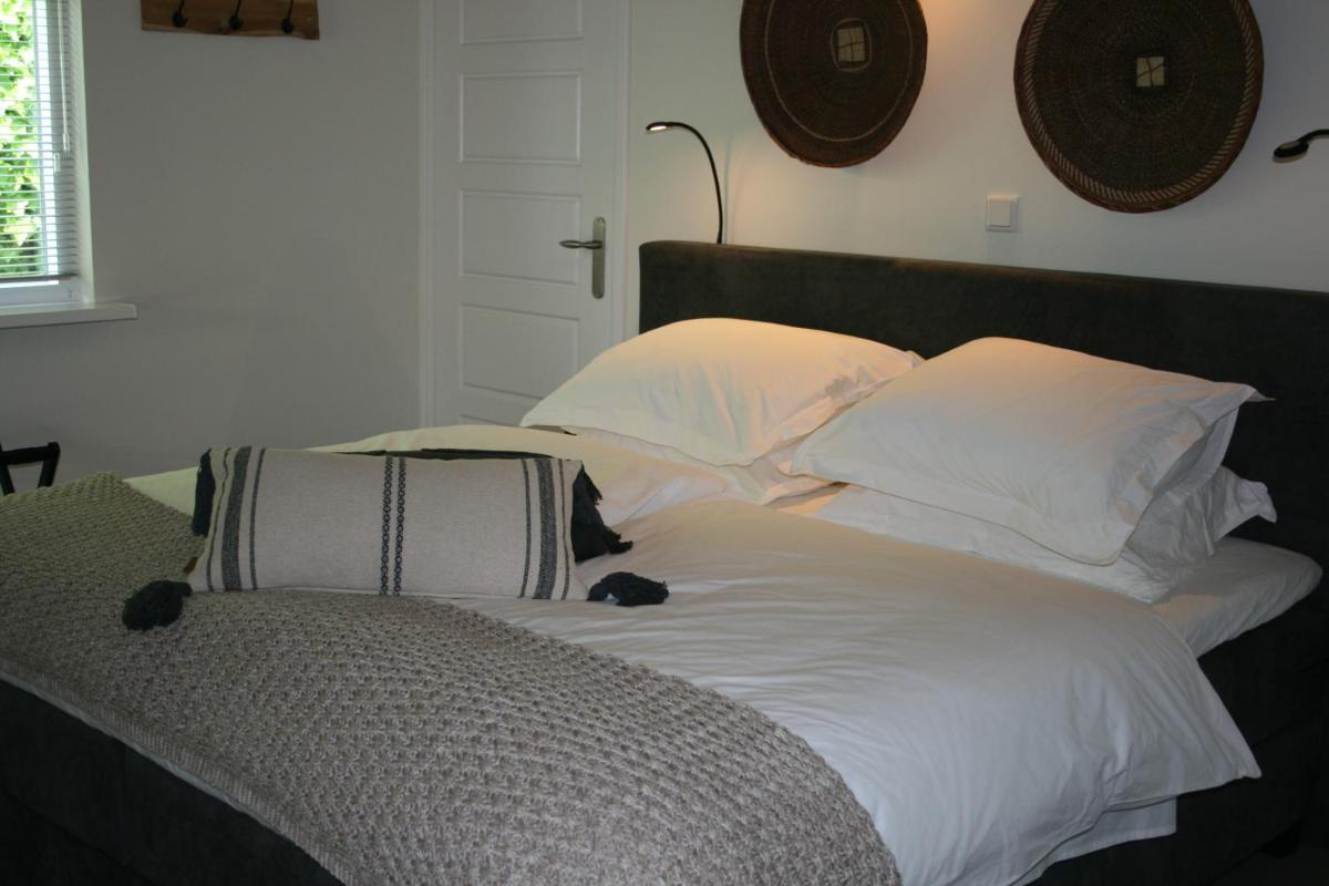 Bed & Breakfast Zeeuws Gelukkig - Housity