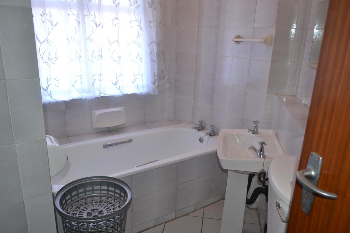 See Uitsig 12 - Housity