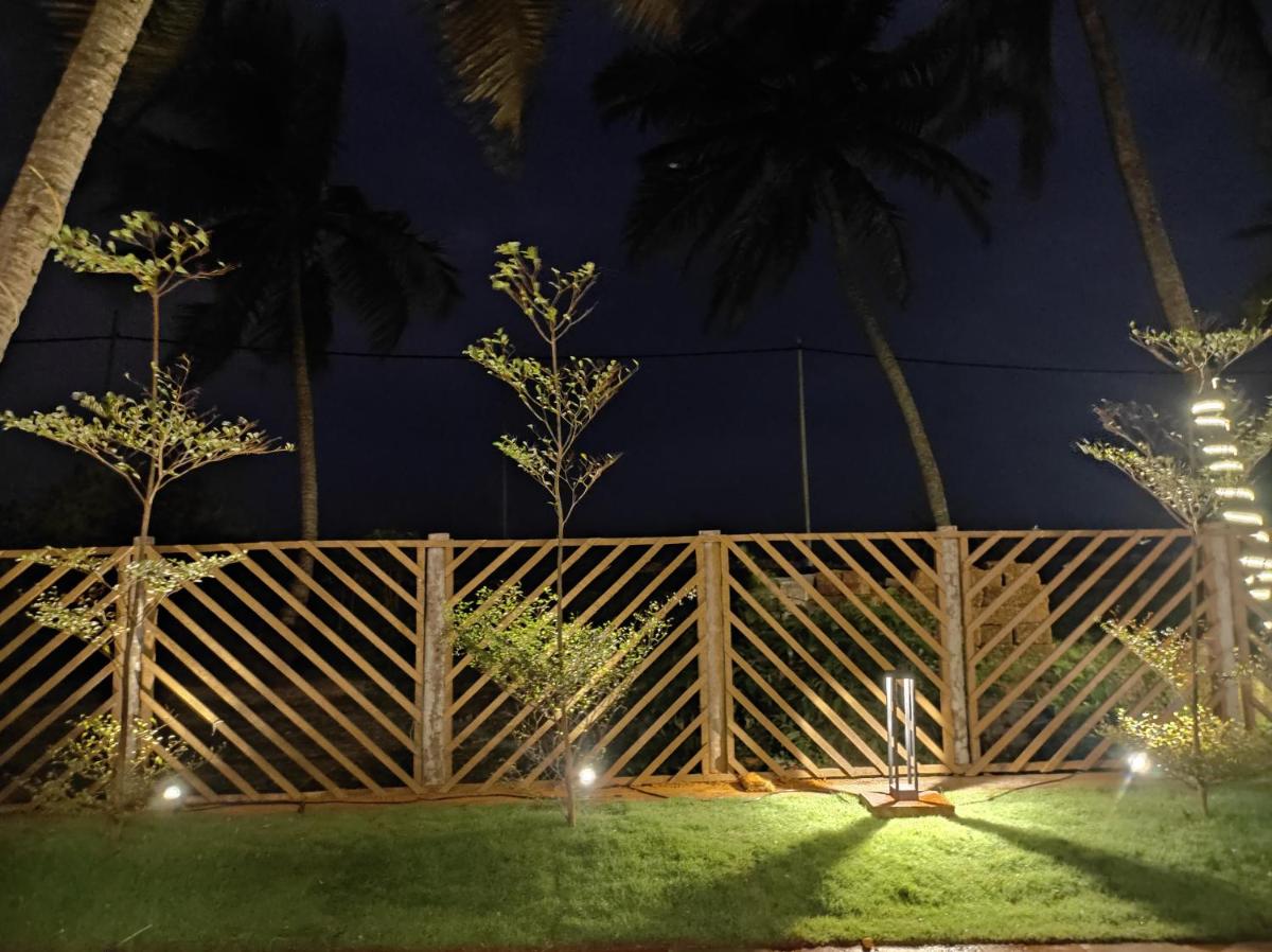 Corniche Beach Resort - Housity