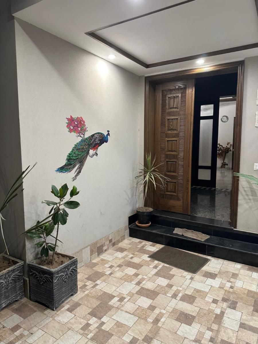 Bahria Lux Guesthouse - Housity