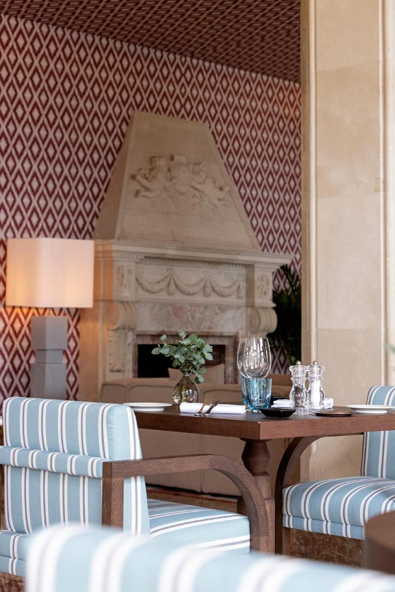 Zona de estar de Hospes Maricel y Spa, Palma de Mallorca, a Member of Design Hotels
