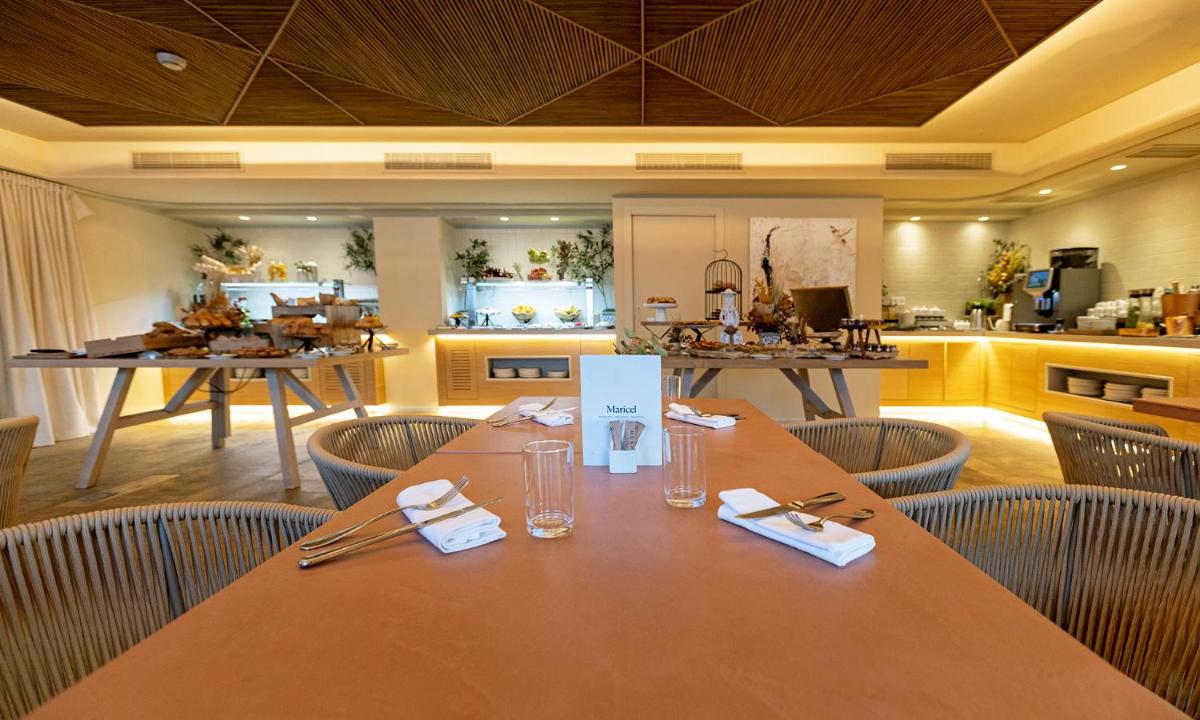 Un restaurante o sitio para comer en Hospes Maricel y Spa, Palma de Mallorca, a Member of Design Hotels