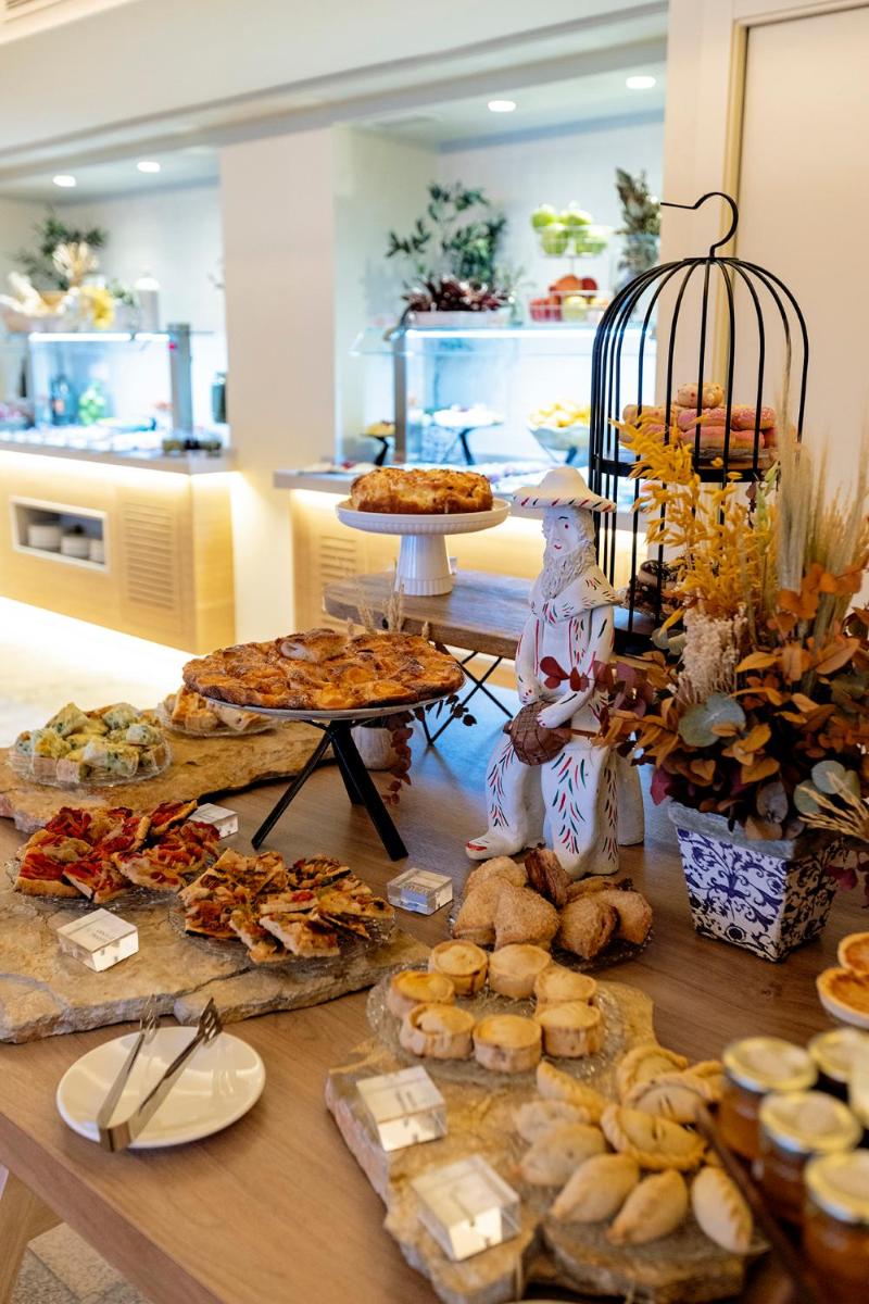 Comida en o cerca de este hotel