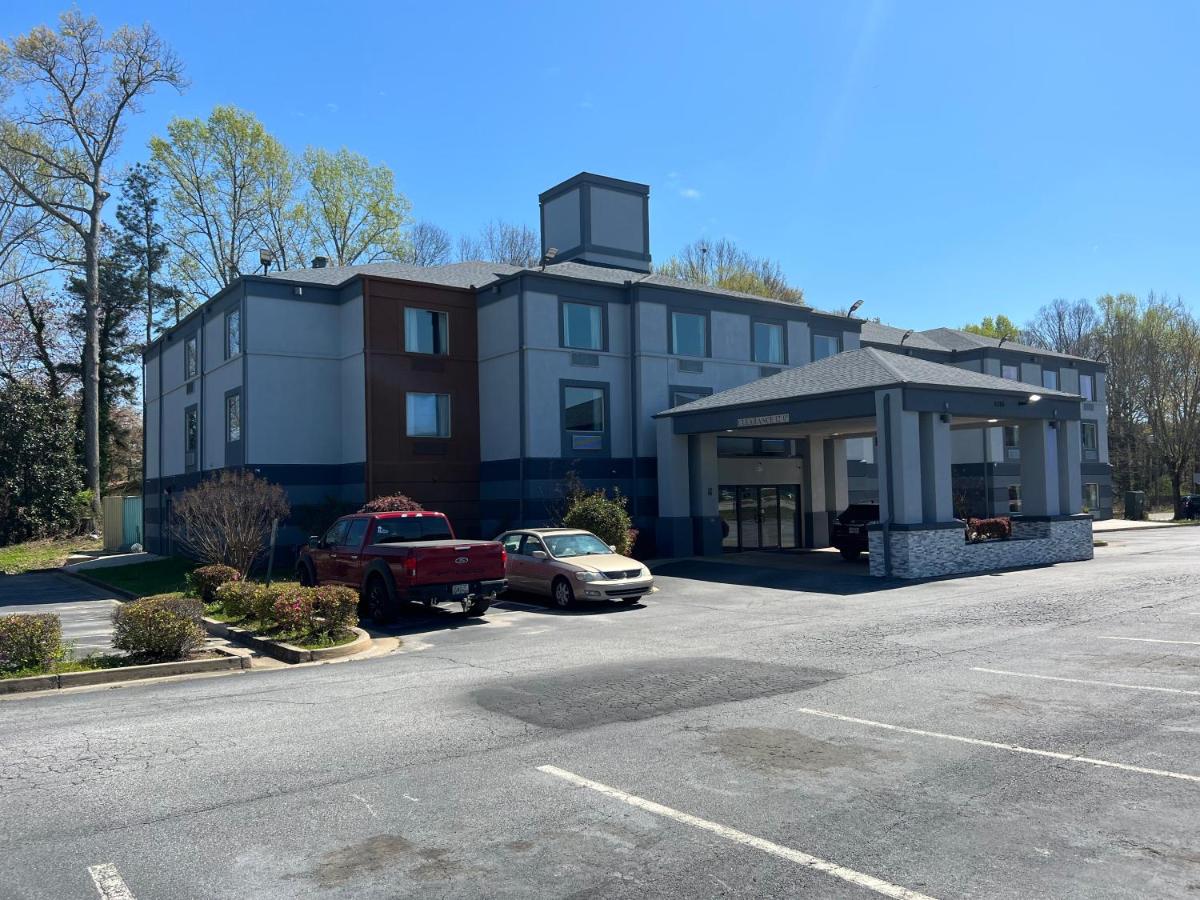 Jamestown inn & Suites - Housity
