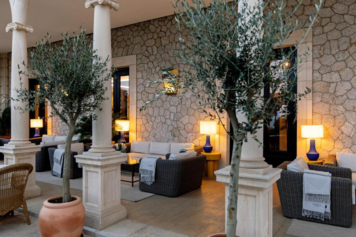 Zona de estar de Hospes Maricel y Spa, Palma de Mallorca, a Member of Design Hotels