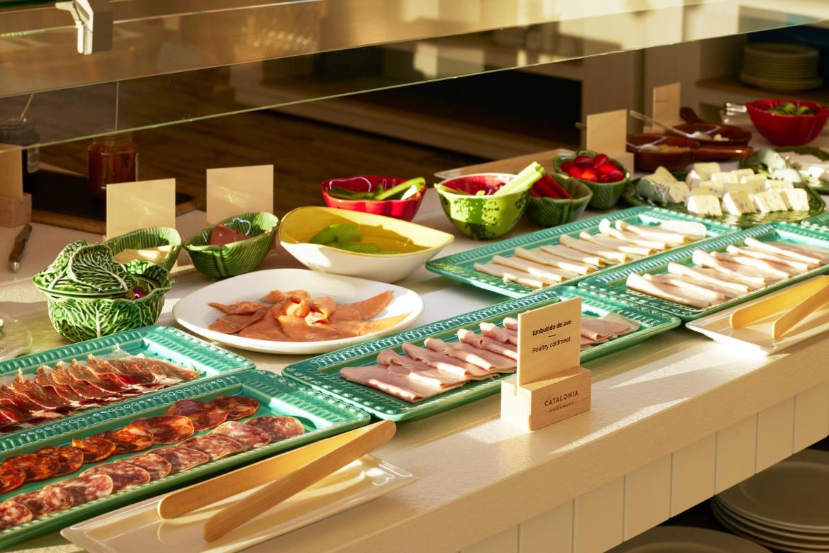 Comida en o cerca de este hotel