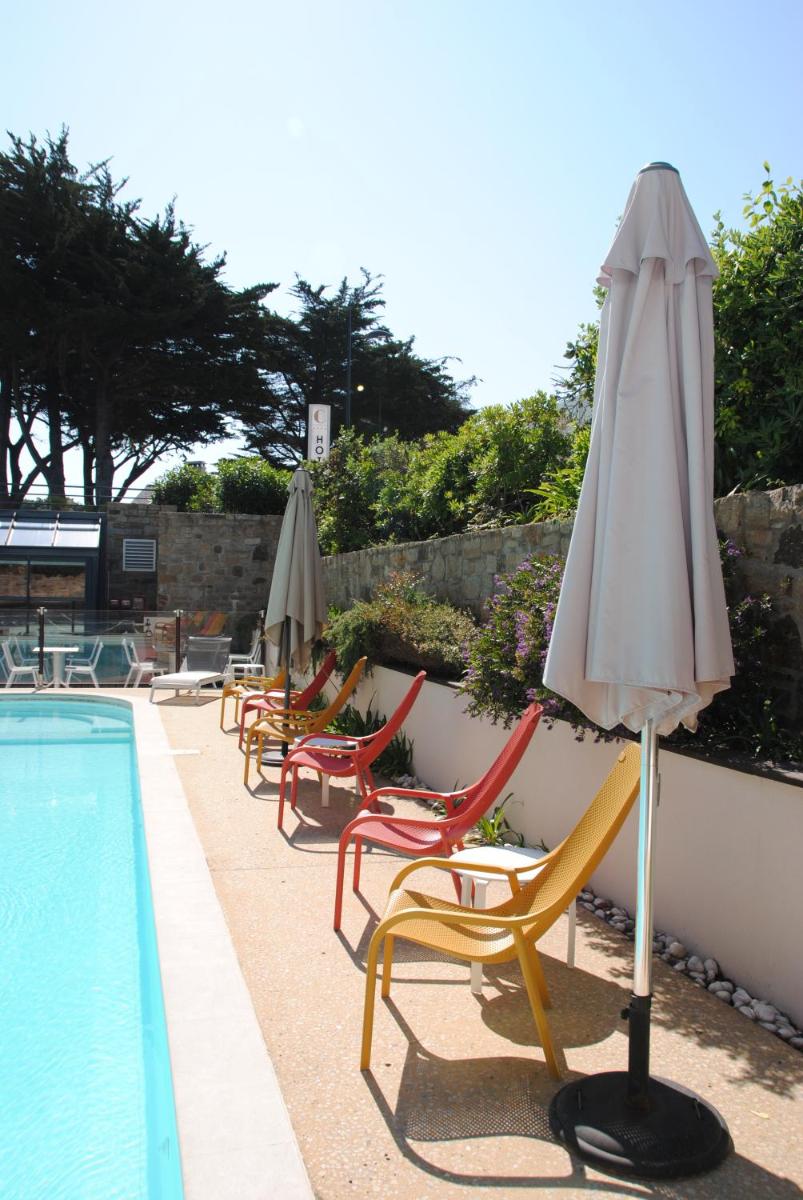 Piscine de l'établissement Le Churchill Hôtel & Spa ou située à proximité